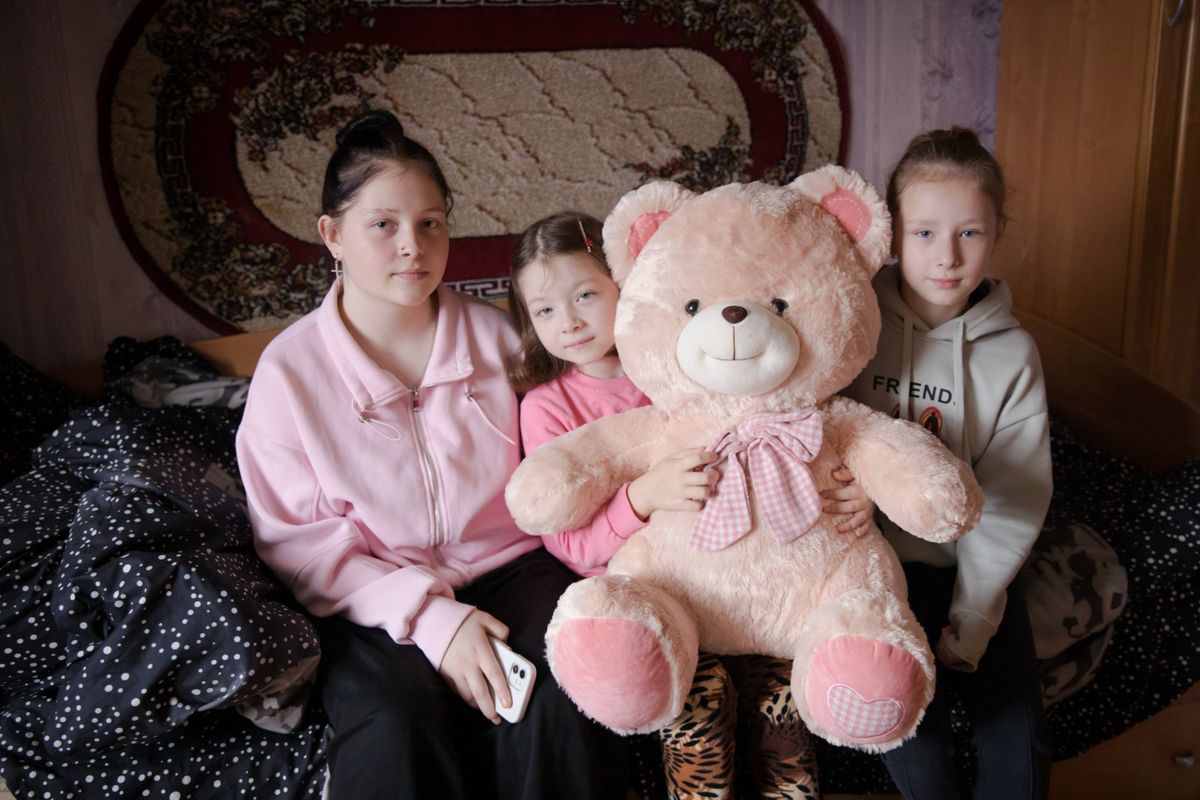 Многодетная мама уже год не может выйти из дома. Поможем семье сделать веранду и крыльцо!