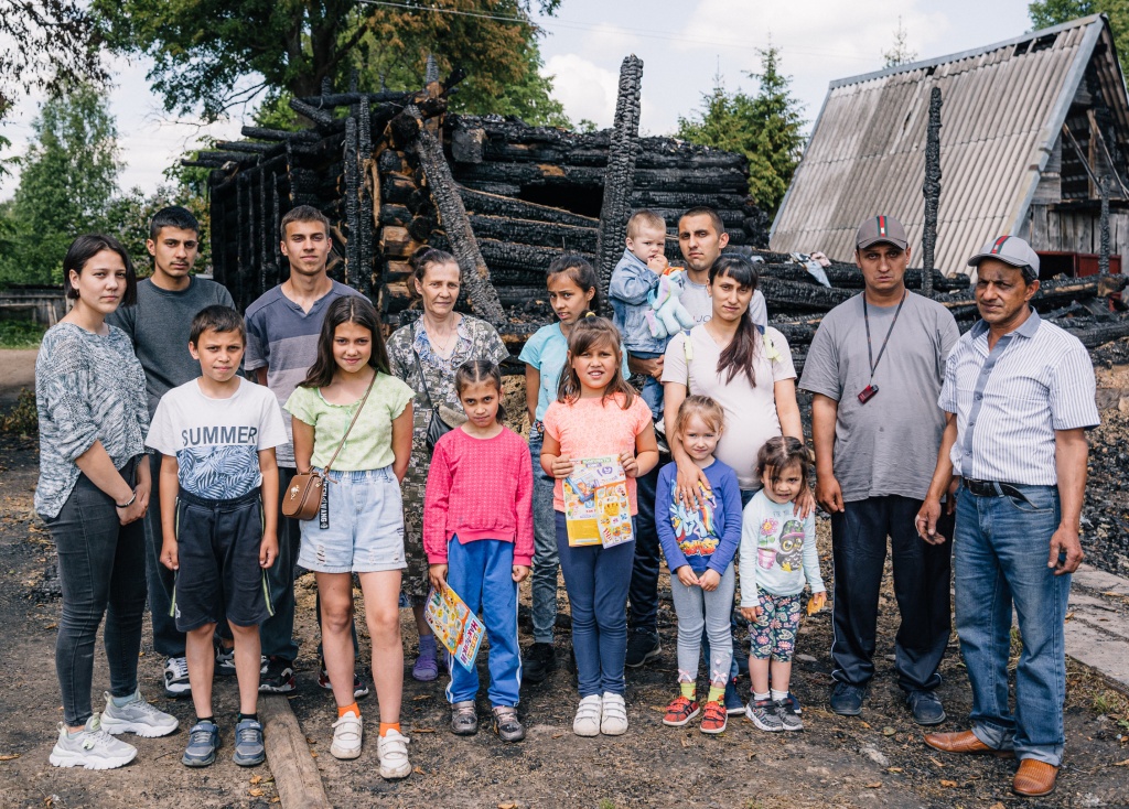 Из-за пожара семья с 12 детьми лишилась дома