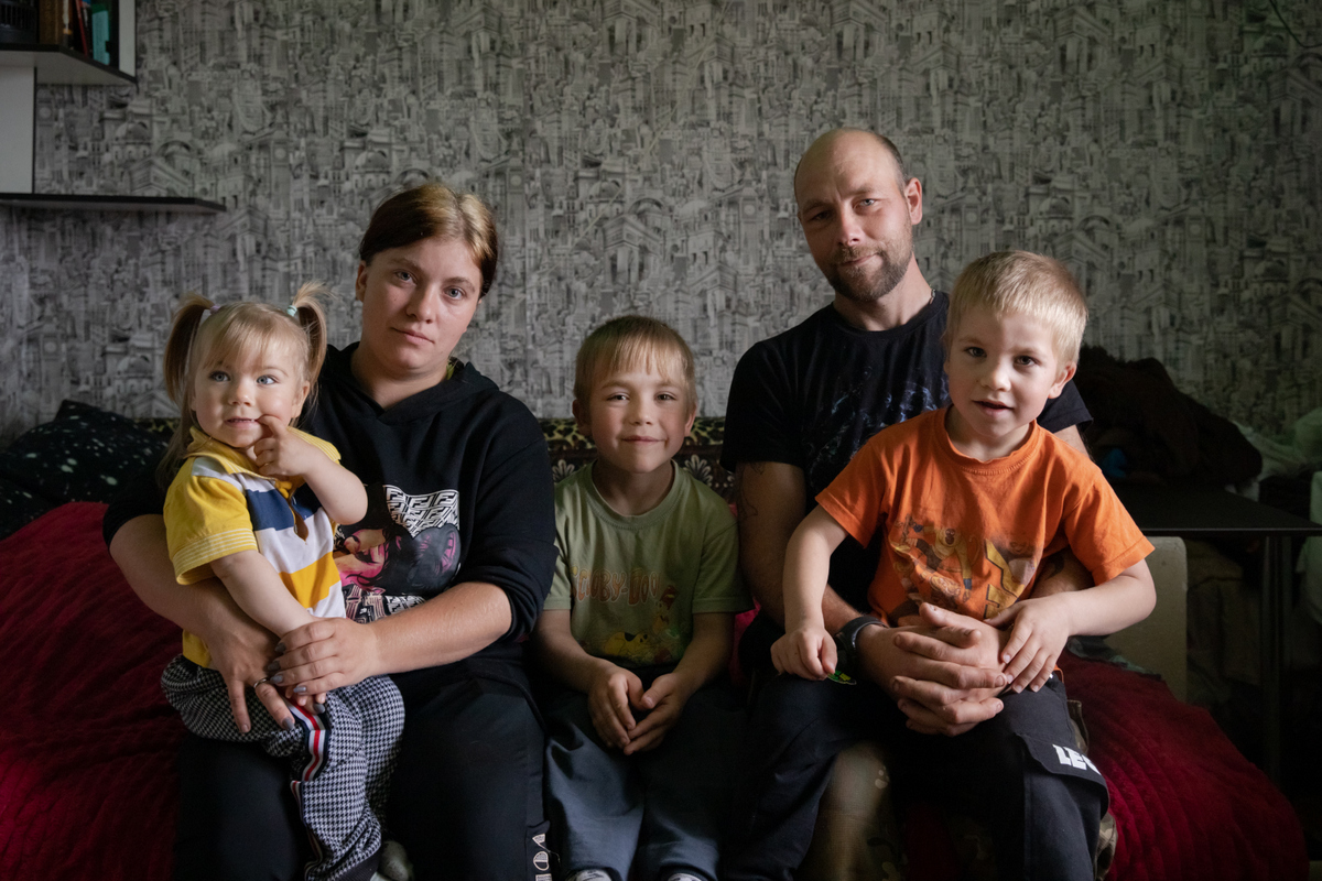 «А это надолго?» После пожара Ваня, Максим и Василиса остались без своего дома